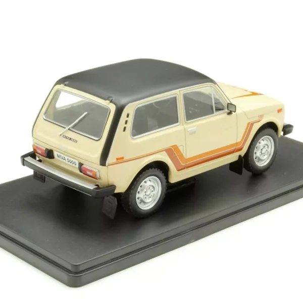 Lada Niva 1980 Beige / Bruin 1-24 Whitebox