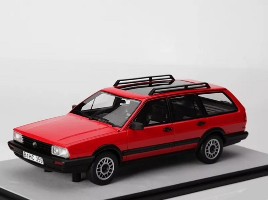 Volkswagen Passat (32B) GT Wagon 1980-1989 Rood 1:18 Feelslike Models (Resin)