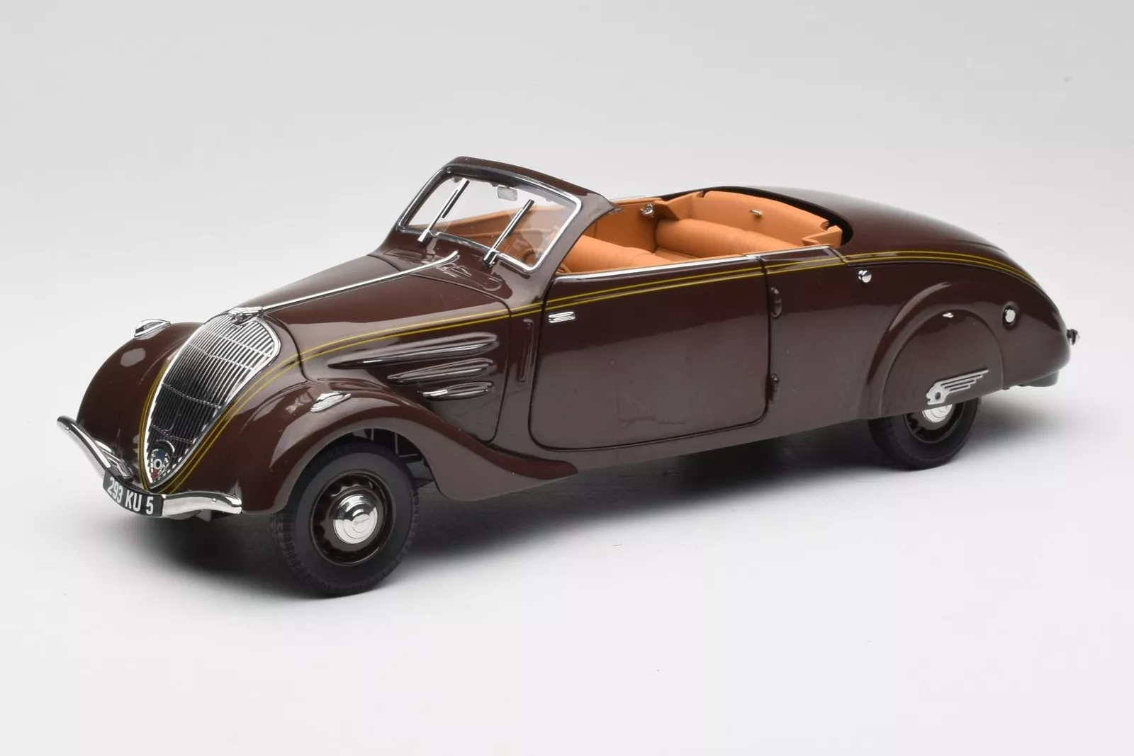 Peugeot 402 Eclipse 1937 Chocolate Bruin 1:18 Norev