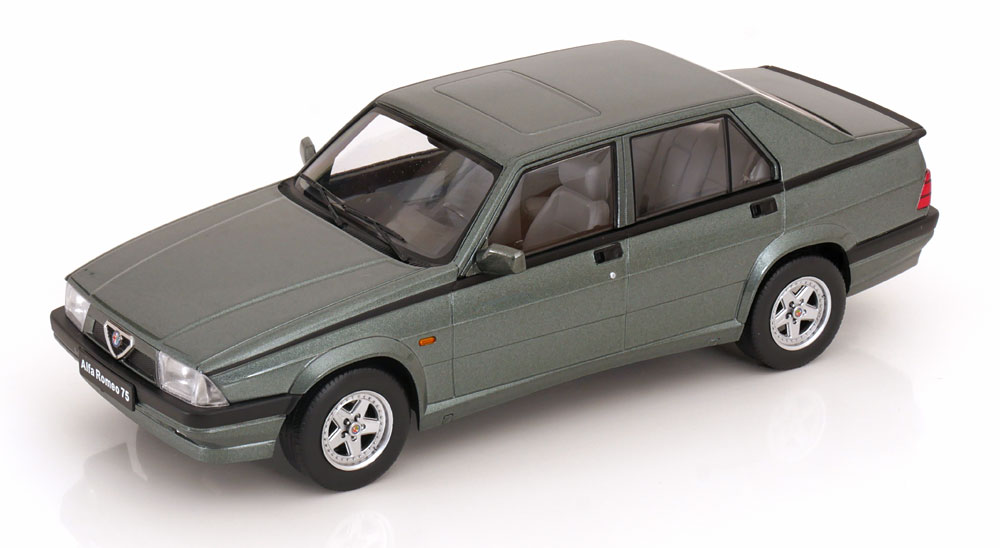 Alfa Romeo 75 1991 Grijs-Groen Metallic 1-18 Triple 9 Collection