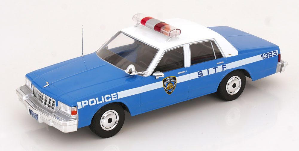 Chevrolet Caprice 1980 "New York Police Department" Blauw / Wit 1-18 MCG Models