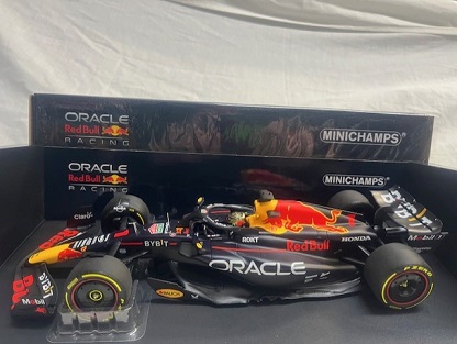 Oracle Red Bull Racing RB19 #1 Winner Abu Dhabi GP 2023 Max Verstappen 1-18 Minichamps Limited 204 Pieces