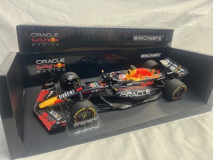 Oracle Red Bull Racing RB19 #1 Winner Japanese GP 2023 Max Verstappen 1-18 Minichamps Limited 180 Pieces