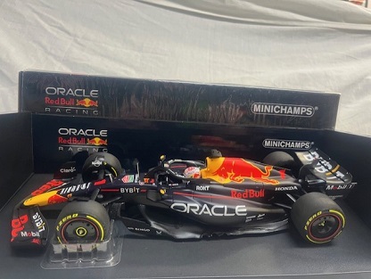 Oracle Red Bull Racing RB19 #1 Winner Japanese GP 2023 Max Verstappen 1-18 Minichamps Limited 180 Pieces