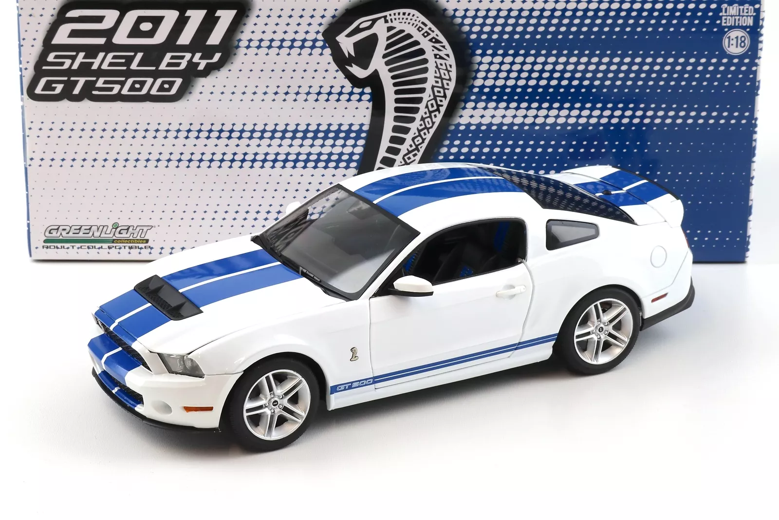 Ford Mustang Shelby GT500 Coupe 2011 "Performance" White/ Blue Stripes 1:18 Greenlight Collectibles