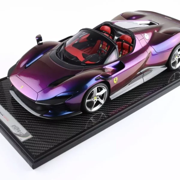 Ferrari Daytona SP3 Serie 2022 "Open Roof" Icona Chamaleon Purple Metallic 1/12 (Inkl.Vitrine) BBR-Models Limited 25 Pieces (Resin)