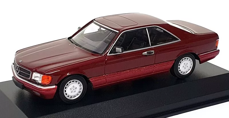 Mercedes-Benz 560 SEC (C126) 1986 Donkerrood Metallic 1-43 Maxichamps
