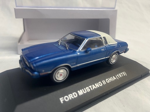 Ford Mustang II Ghia 1975 Blauw 1-43 Ixo Models ( Made for the Mustang Garage )