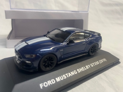 Ford Mustang Shelby GT350 2019 Blauw met witte Strepen 1-43 Ixo Models ( Made for the Mustang Garage )