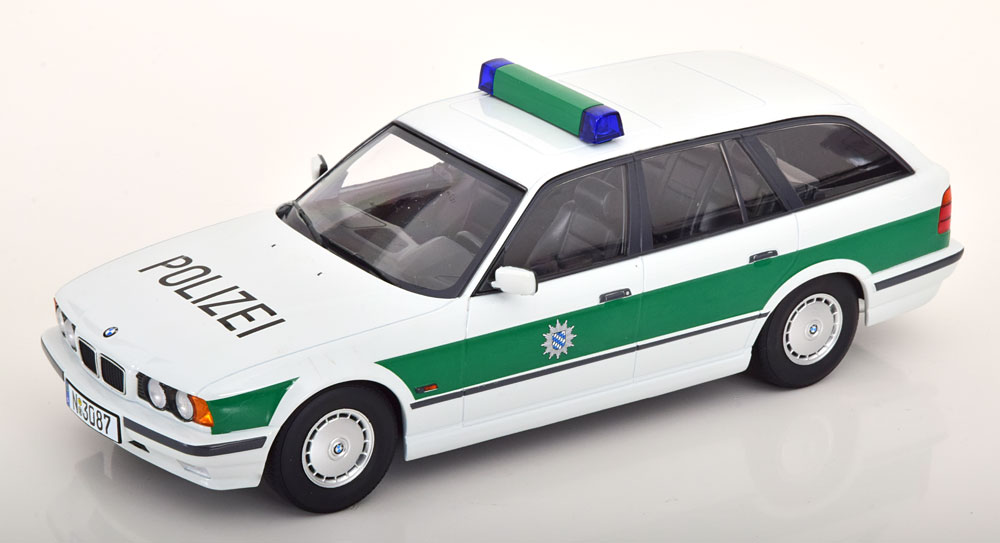 BMW 5er Serie (E39) Touring 1998 "Polizei" Wit / Groen 1-18 Triple 9 Collection