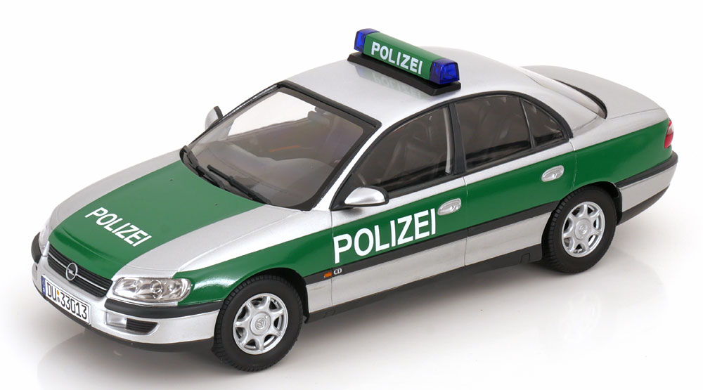 Opel Omega B 1996 “Polizei” Zilver / Groen 1-18 Triple 9 Collection