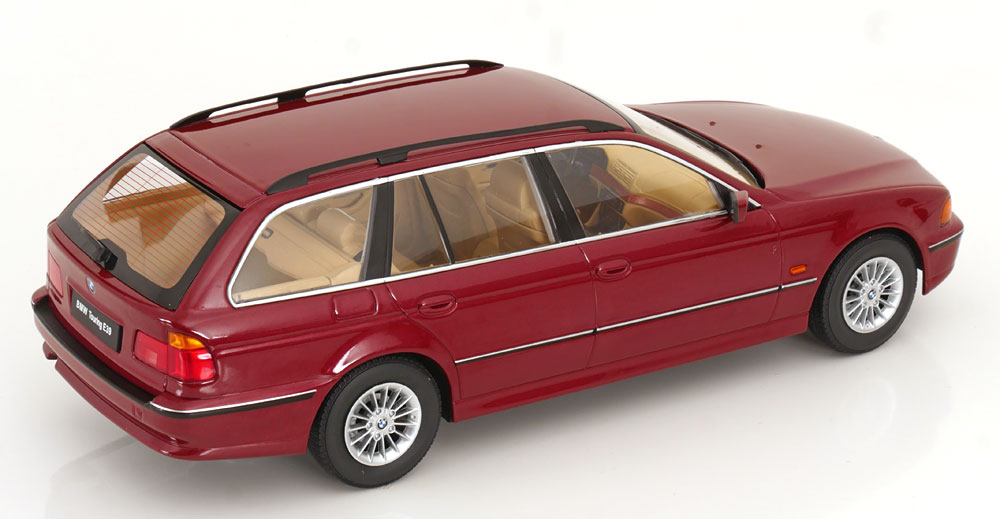 BMW 5er Serie (E39) Touring 1998 Calypso Rood Metallic 1-18 Triple 9 Collection