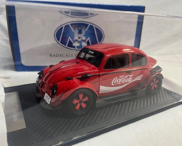 Volkswagen Race Kever 1971-1979 "Coca Cola" Rood (Inkl.Vitrine) 1-18 DNA-Radscale Collectibles Limited 100 Pieces (Resin)