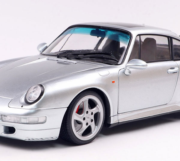 Porsche 911 (993) 4S Coupe 1996 Zilver 1-18 Solido