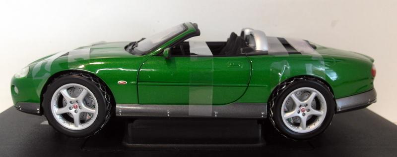 Jaguar XKR Roadster 2002 "James Bond 007 Die Another Day" Groen 1-18 ERTL