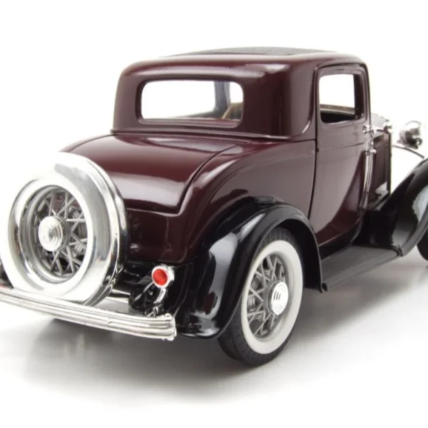 Ford 3-Window Coupe 1932 Donker Violet 1:18 Lucky Diecast