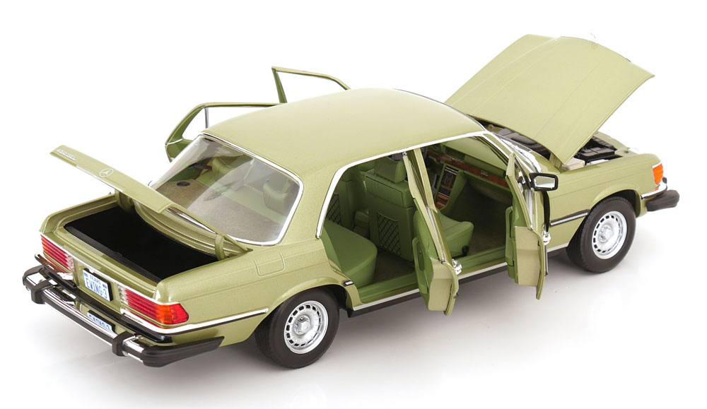 Mercedes-Benz 450 SEL 6.9 (W116) 1979 "J.R. Ewing, Dallas TV Series" Groen Metallic 1-18 Norev