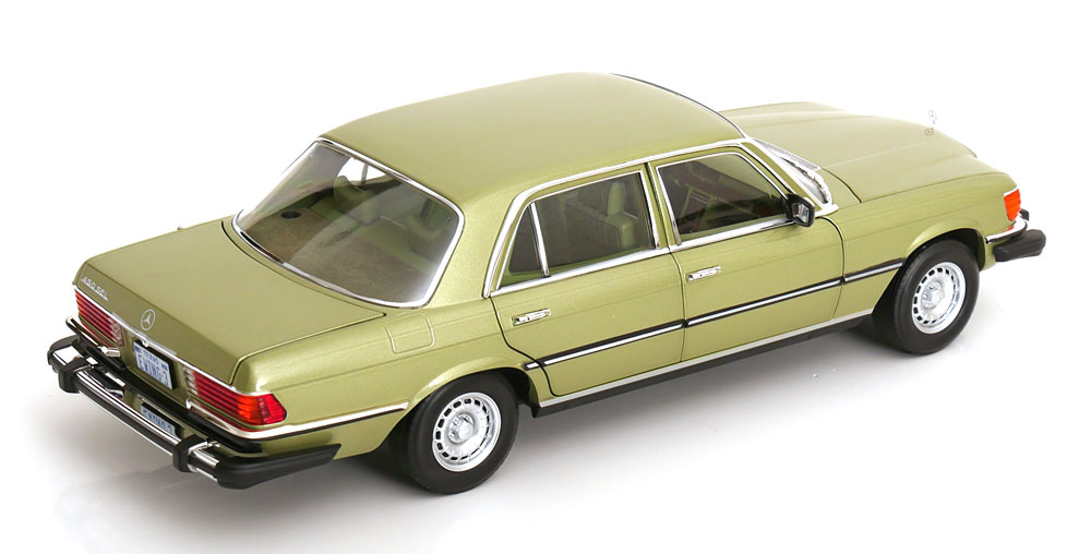 Mercedes-Benz 450 SEL 6.9 (W116) 1979 "J.R. Ewing, Dallas TV Series" Groen Metallic 1-18 Norev