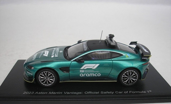 Aston Martin Vantage F1 2023 "Safety Car" Groen Metallic 1-43 Spark (Resin)
