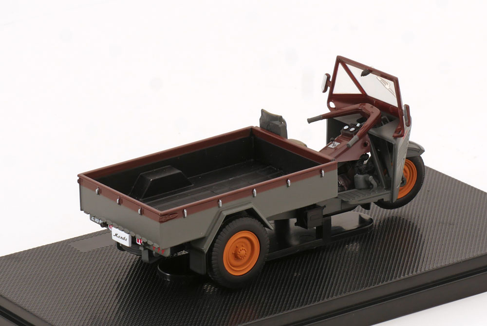 Mazda CT/1200 1950 Open Grijs / Bruin 1-43 Ebbro