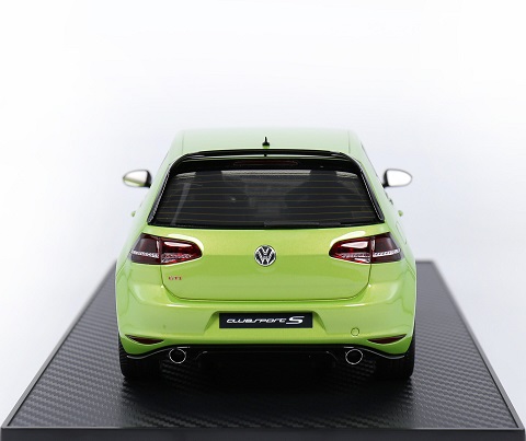 Volkswagen Golf MK VII GTI Clubsport 2017 Viper Green 1-18 DNA-Collectibles Limited 150 Pieces (Special Production)